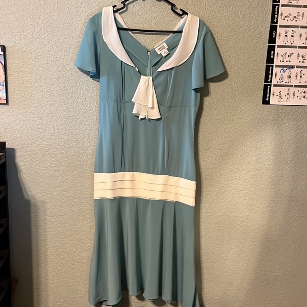 Unique Vintage 1920s Sage Green & Ivory Wilshire Flapper Day Dress